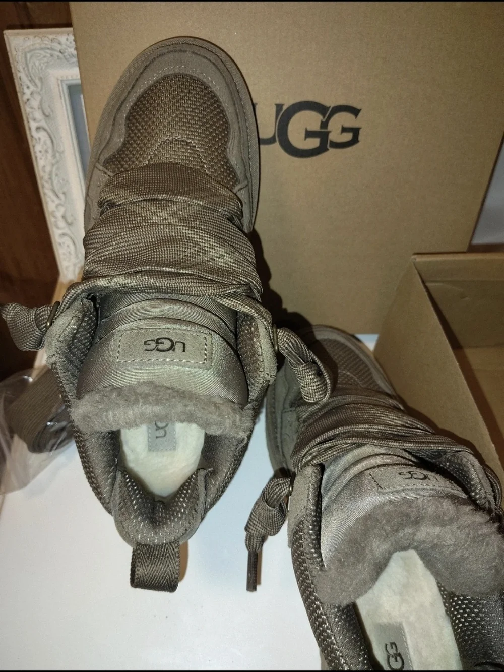 New UGG Womens Fur And Suede Sneaker Shoe In The Color Hickory Size 10